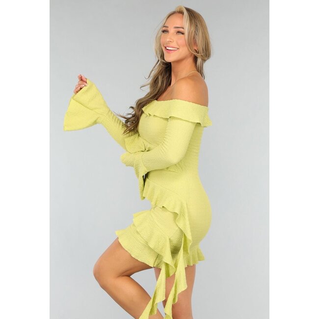 Limettengrünes schulterfreies Kleid mit Rüschen
