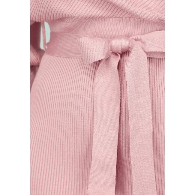 Hellrosa Rippenkleid mit Taillenband