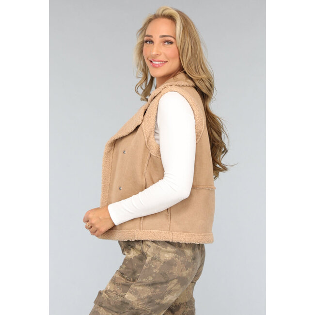 Teddy Bodywarmer mit Taschen in Camel