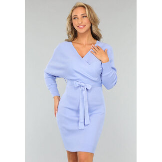 Hellblaues Rippenkleid mit Gürtel
