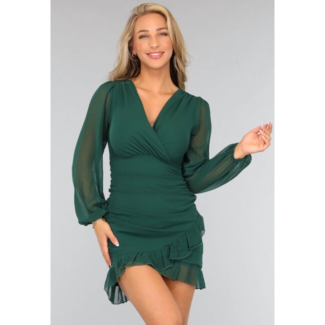 Grünes Kleid mit plissiertem Revers und Puffärmeln
