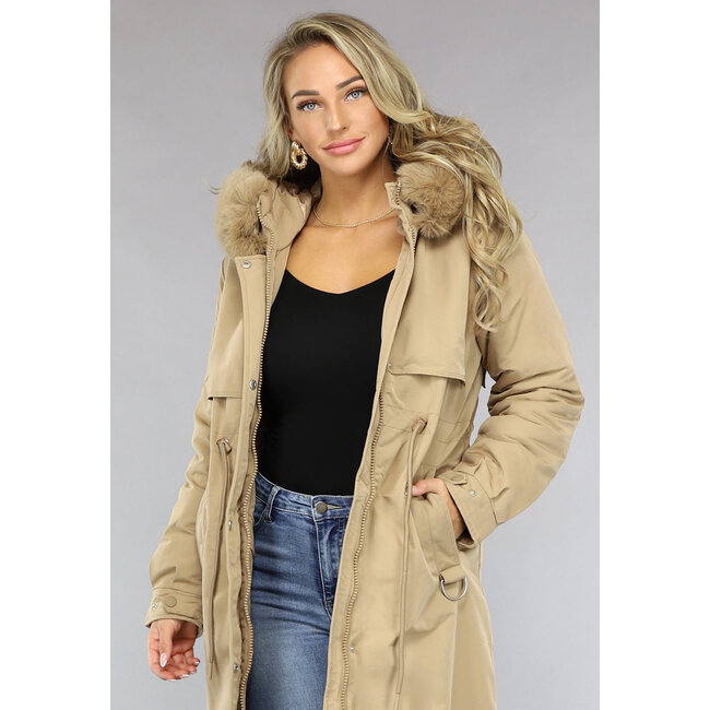 Langer Camel Parka mit Kunstfellkragen