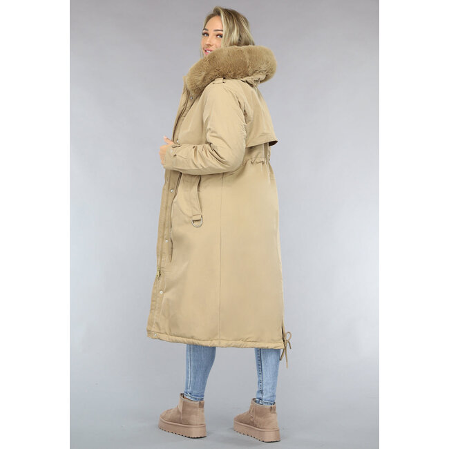 Langer Camel Parka mit Kunstfellkragen