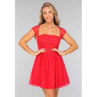 Kurzes rotes Tüllkleid mit Perlen