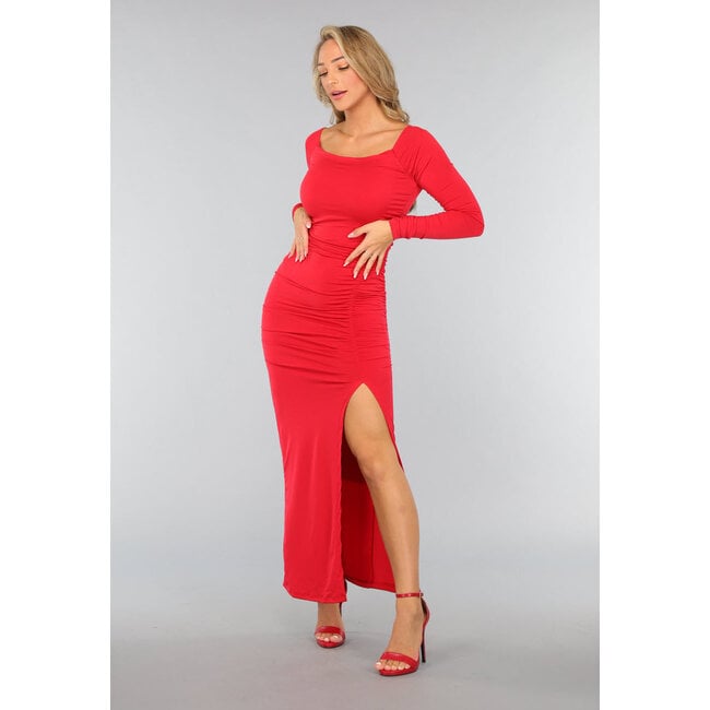 Rotes plissiertes langes Kleid mit Schlitz