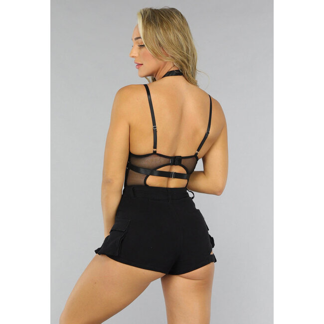 Verspielter schwarzer Bodysuit in Lederoptik mit Riemchendetail
