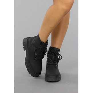 Schwarze, klobige Biker-Stiefel