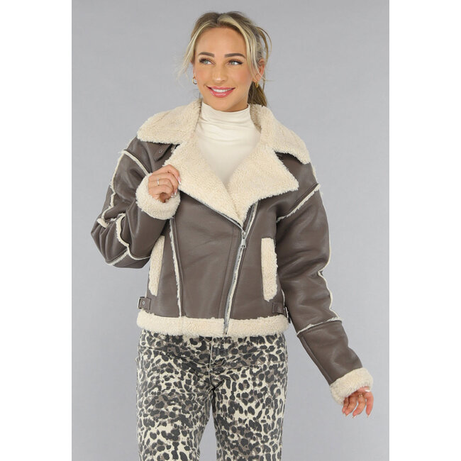 Taupefarbener Lammy Coat in Lederoptik mit Schnallendetails