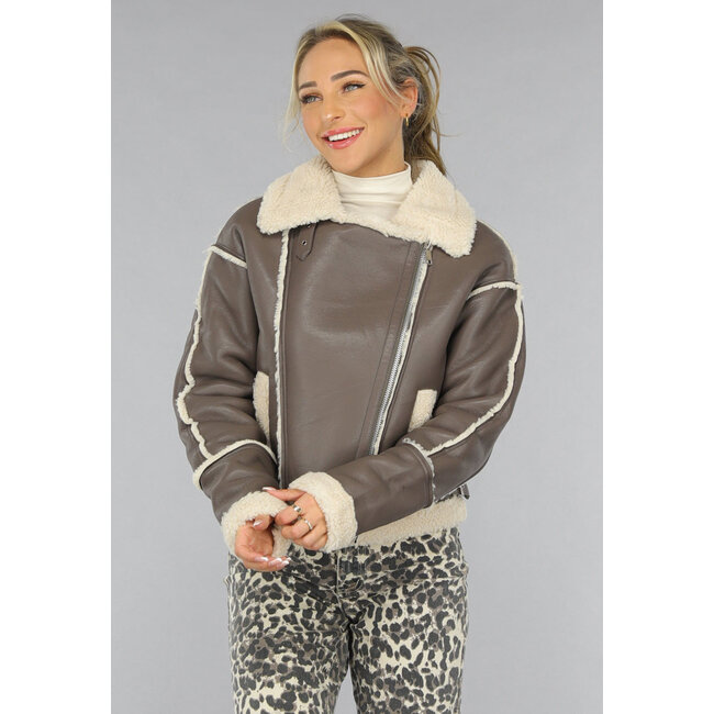 Taupefarbener Lammy Coat in Lederoptik mit Schnallendetails