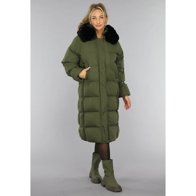 Dunkelgrüne Oversized-Pufferjacke mit Pelzkragen