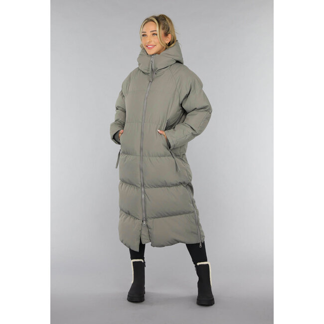 Graue lange Puffer-Winterjacke
