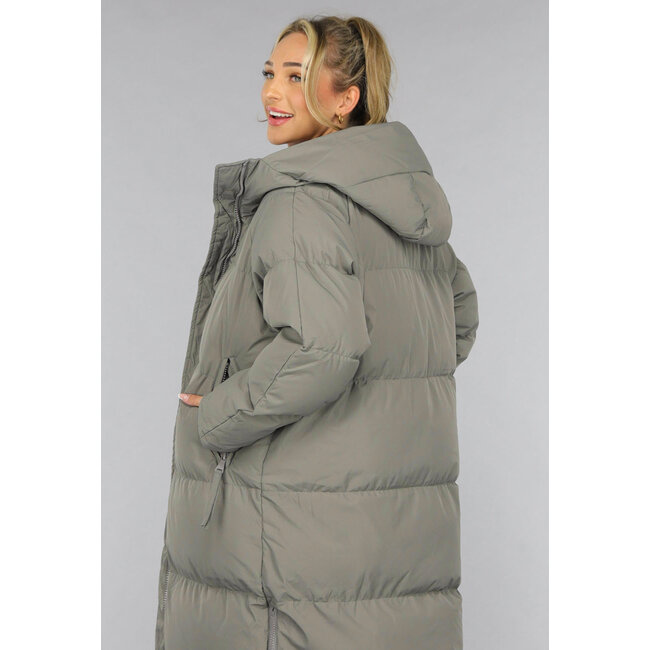 Graue lange Puffer-Winterjacke