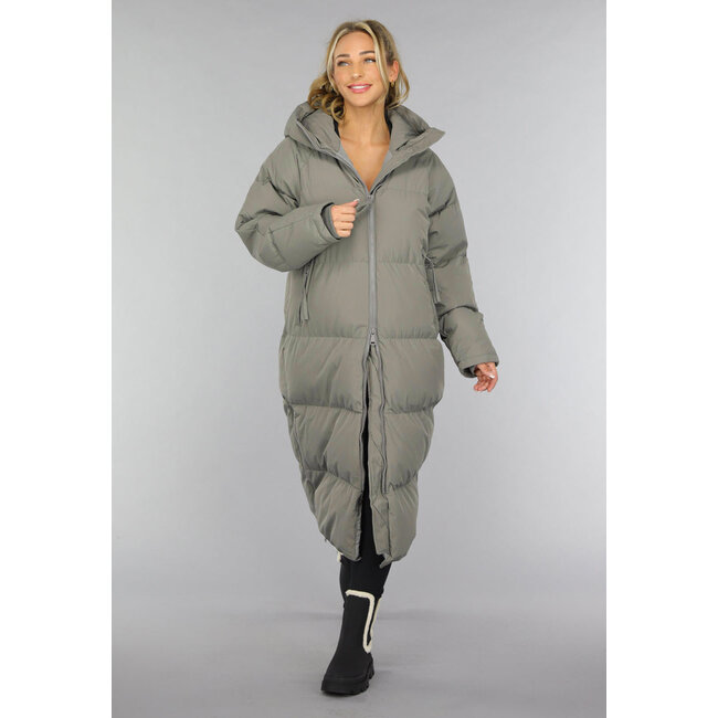 Graue lange Puffer-Winterjacke