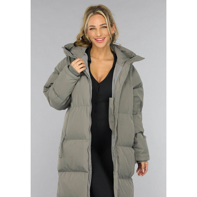 Graue lange Puffer-Winterjacke