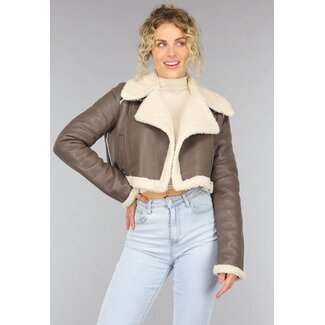 Gekürzte taupefarbene Teddyjacke in Lederoptik
