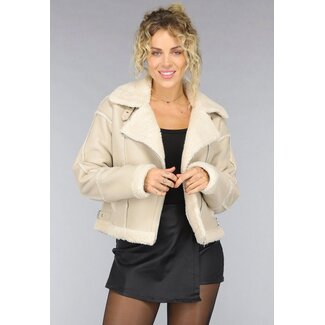 Beigefarbene Jacke in Lederoptik mit Teddy-Futter