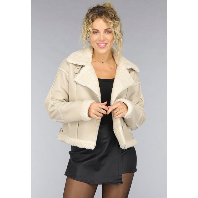 Beigefarbene Jacke in Lederoptik mit Teddy-Futter