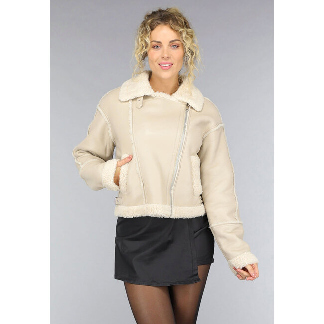 Beigefarbene Jacke in Lederoptik mit Teddy-Futter