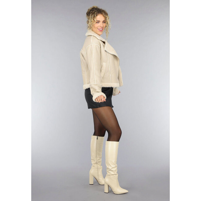 Beigefarbene Jacke in Lederoptik mit Teddy-Futter