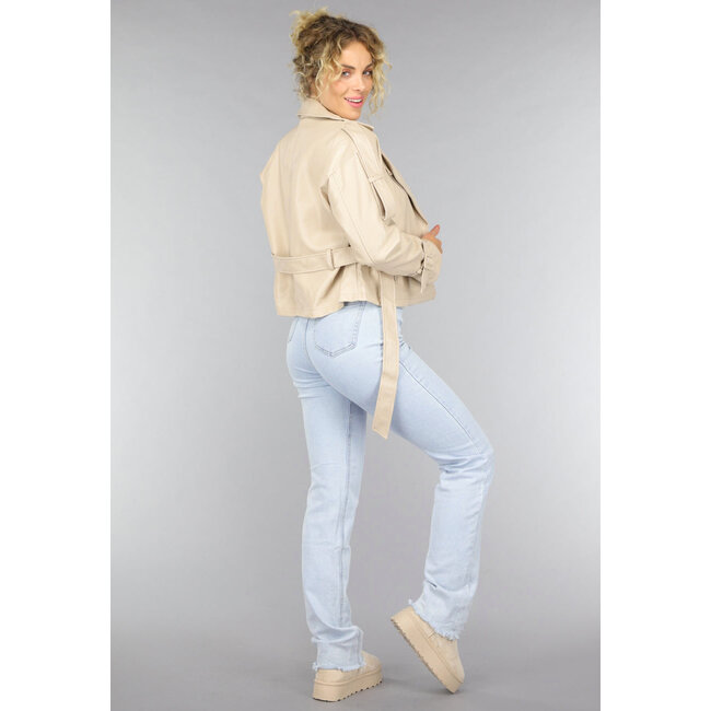 Beigefarbene Jacke in Lederoptik mit Riemen