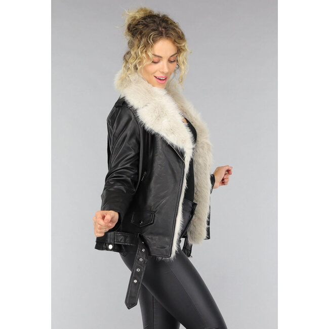 Schwarze Bikerjacke aus Kunstfell in Lederoptik