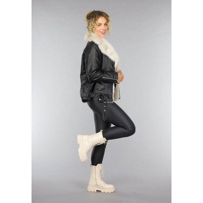 Schwarze Bikerjacke aus Kunstfell in Lederoptik