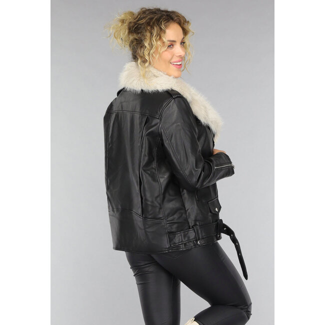 Schwarze Bikerjacke aus Kunstfell in Lederoptik