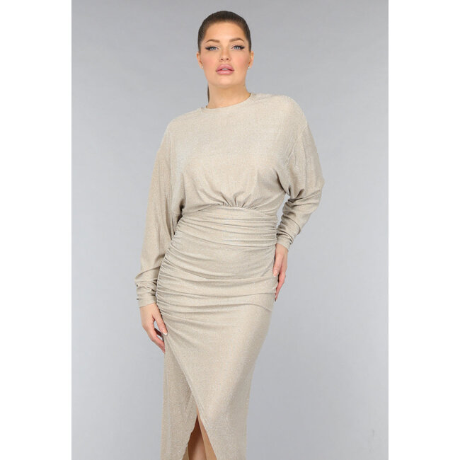 Strassbesetztes Maxikleid mit Reversschlitz in Champagner