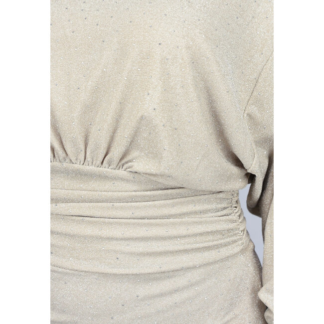 Strassbesetztes Maxikleid mit Reversschlitz in Champagner
