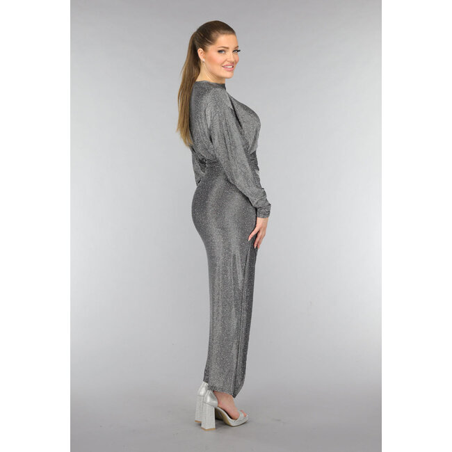 Langes silbernes Kleid mit Fledermausärmeln und Glitzersteinen