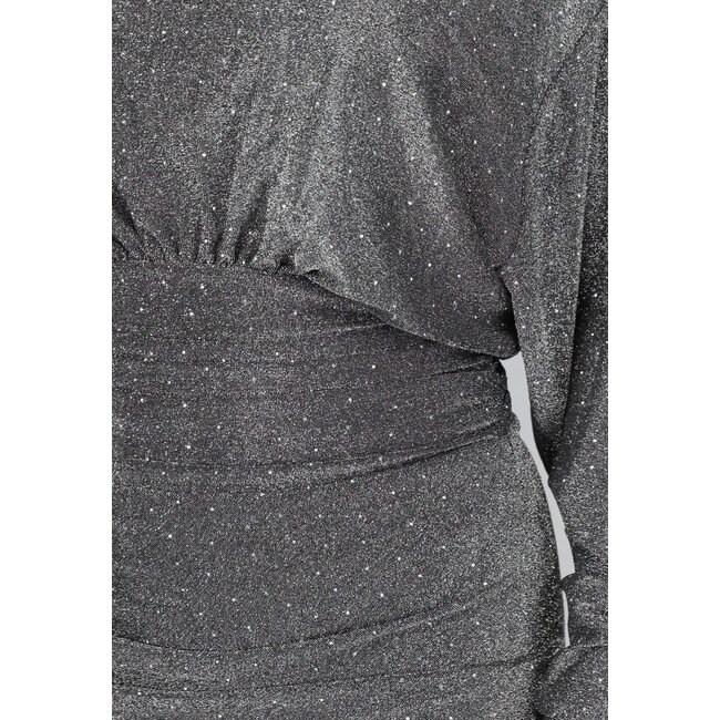 Langes silbernes Kleid mit Fledermausärmeln und Glitzersteinen