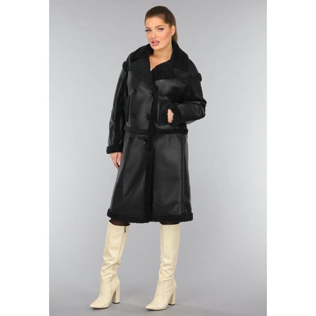 Langer schwarzer Teddy-Trenchcoat in Lederoptik
