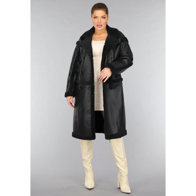 Langer schwarzer Teddy-Trenchcoat in Lederoptik