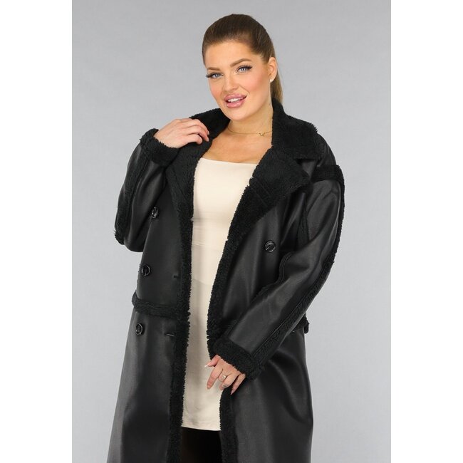 Langer schwarzer Teddy-Trenchcoat in Lederoptik
