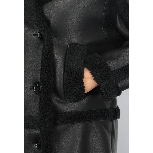 Langer schwarzer Teddy-Trenchcoat in Lederoptik