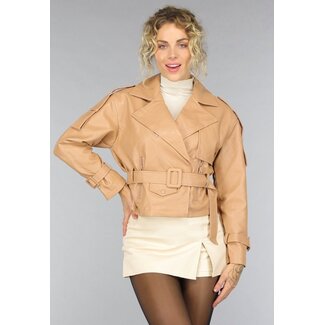 Kamelfarbene Jacke in Lederoptik mit Schnallendetails