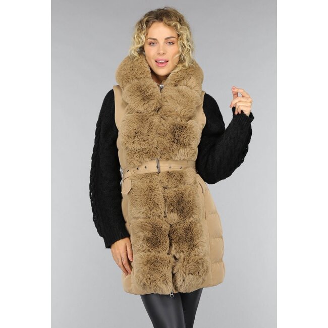 Langer gesteppter Camel Bodywarmer mit Fell