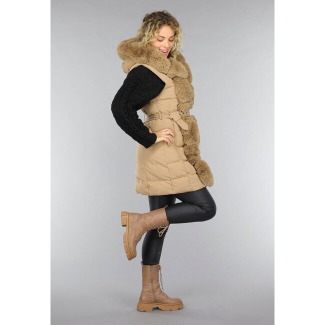 Langer gesteppter Camel Bodywarmer mit Fell