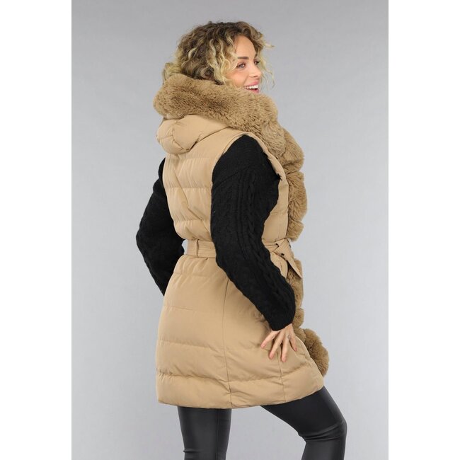Langer gesteppter Camel Bodywarmer mit Fell