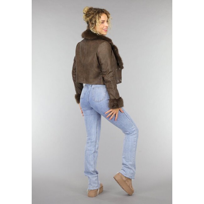 Kurze braune Jacke mit Kunstpelzdetails