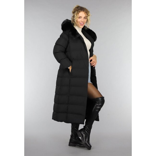 Schwarze lange Pufferjacke mit Pelzkragen