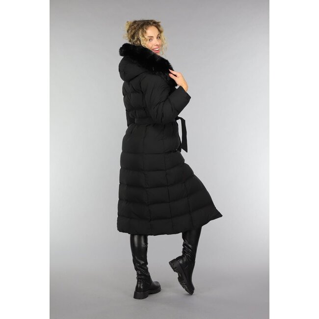 Schwarze lange Pufferjacke mit Pelzkragen