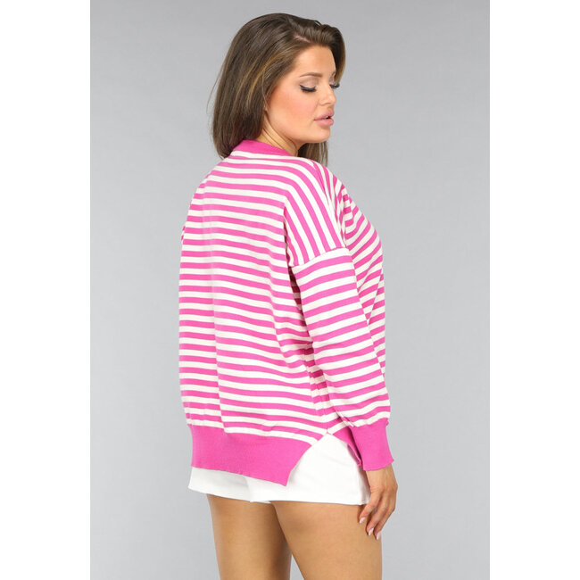 Rosa gestreifter Pullover mit Schlitzen