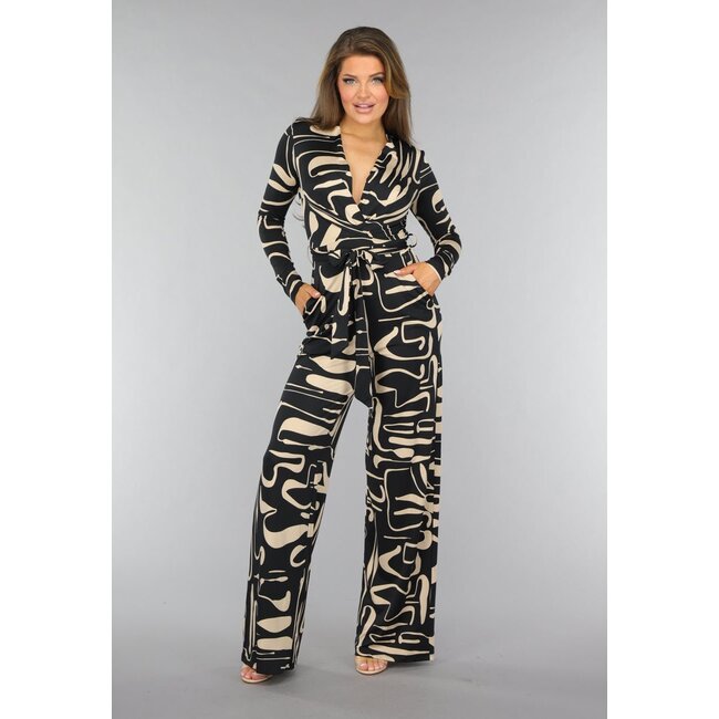 Schwarzer Jumpsuit mit beigefarbenem Muster und Gürtel