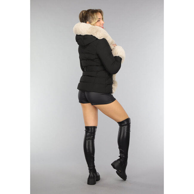 Schwarze Overknee-Stiefel in Lederoptik