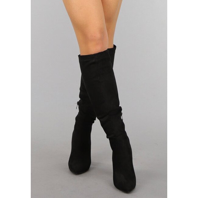 Spitz zulaufende Stiefel in Wildlederoptik mit Blockabsatz