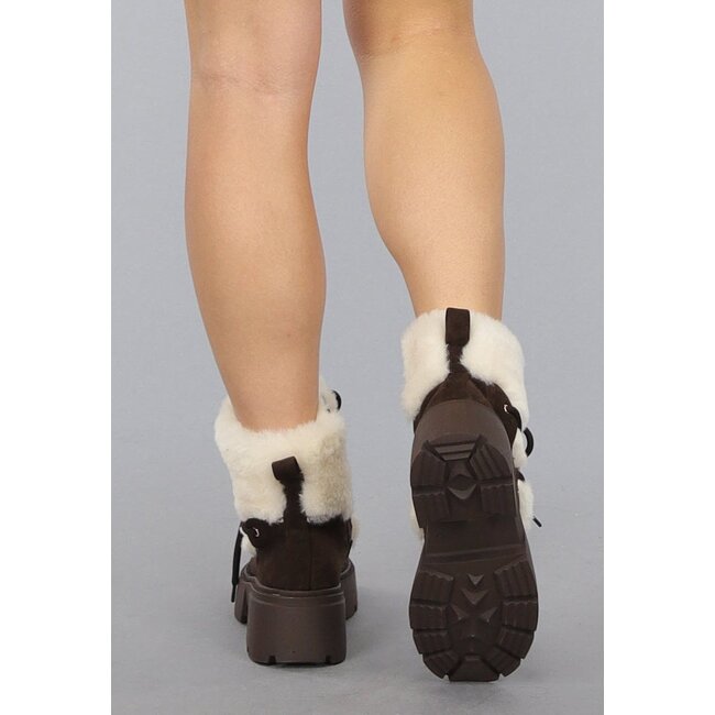 Dunkelbraune Schneestiefel mit Kunstfell