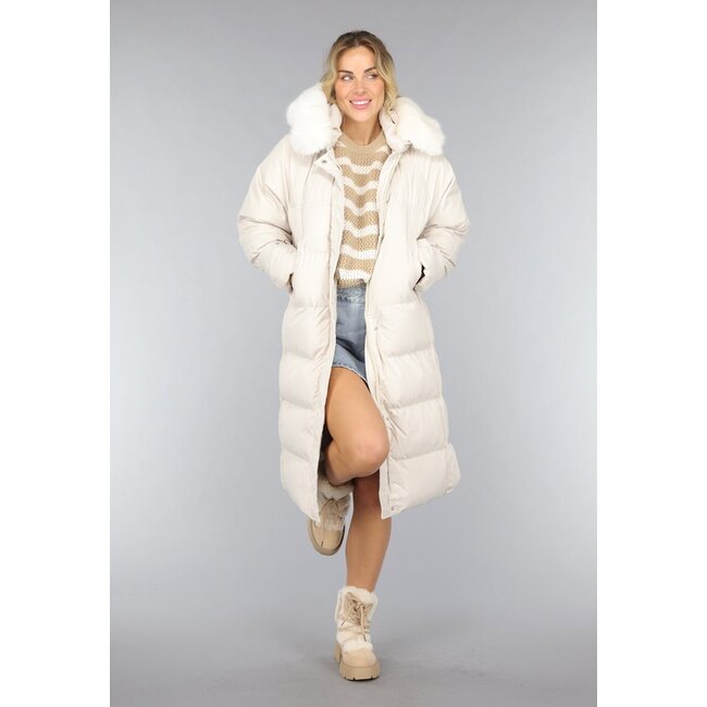 Beige gefütterter langer Wintermantel in Übergröße