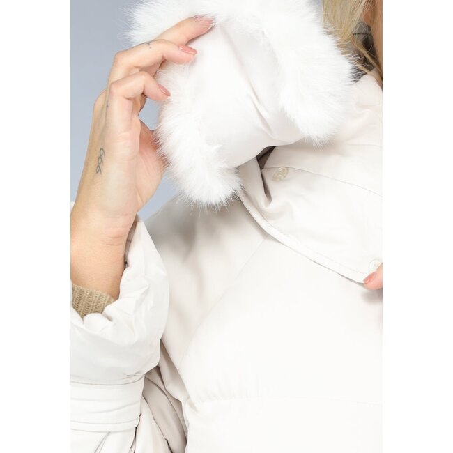 Beige gefütterter langer Wintermantel in Übergröße