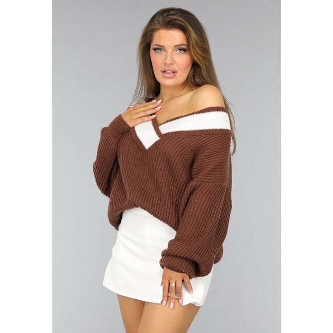 Brauner Strickpullover mit V-Ausschnitt
